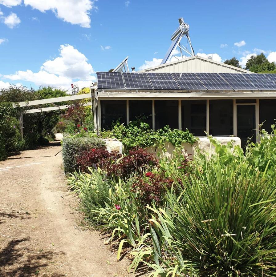 Strawbale Cottage - Wingspread Garden Strath Creek Exterior photo